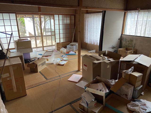 夜逃げにて片付け作業!物件オーナー様から泣きのSOS!【奈良県宇陀市】 夜逃げにて片付け作業!物件オーナー様から泣きのSOS!【奈良県宇陀市】
