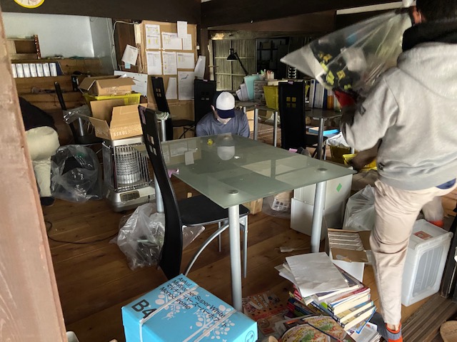 夜逃げにて片付け作業!物件オーナー様から泣きのSOS!【奈良県宇陀市】 夜逃げにて片付け作業!物件オーナー様から泣きのSOS!【奈良県宇陀市】