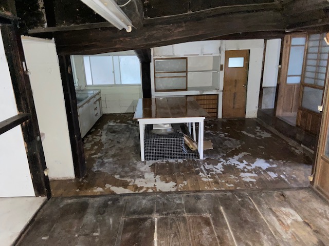 夜逃げにて片付け作業!物件オーナー様から泣きのSOS!【奈良県宇陀市】 夜逃げにて片付け作業!物件オーナー様から泣きのSOS!【奈良県宇陀市】