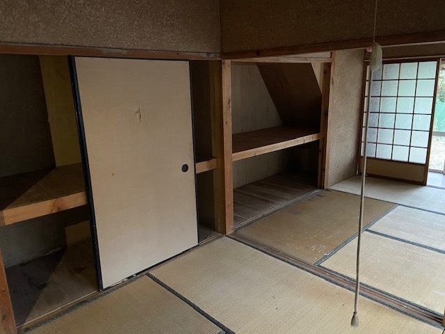 夜逃げにて片付け作業!物件オーナー様から泣きのSOS!【奈良県宇陀市】 夜逃げにて片付け作業!物件オーナー様から泣きのSOS!【奈良県宇陀市】